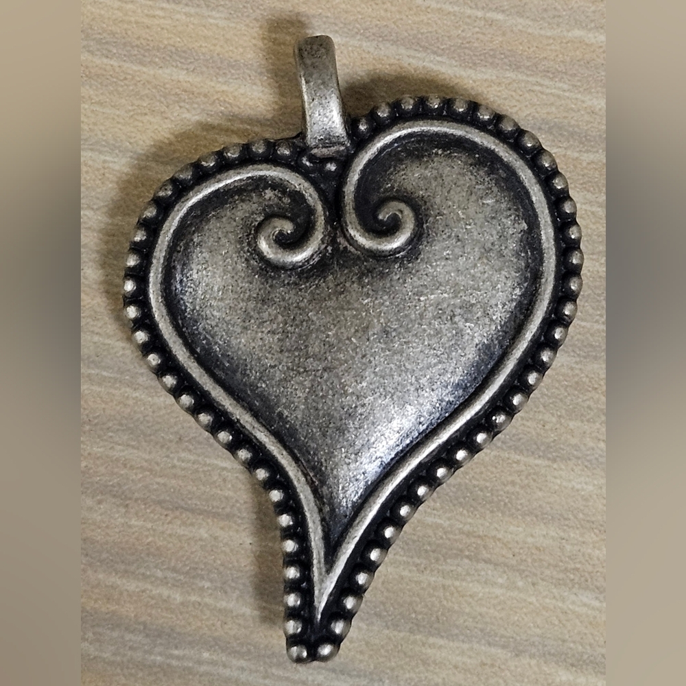 VINTAGE NZ MARKED ETCHED PEWTER SILVER ETCHED HEART PENDANT